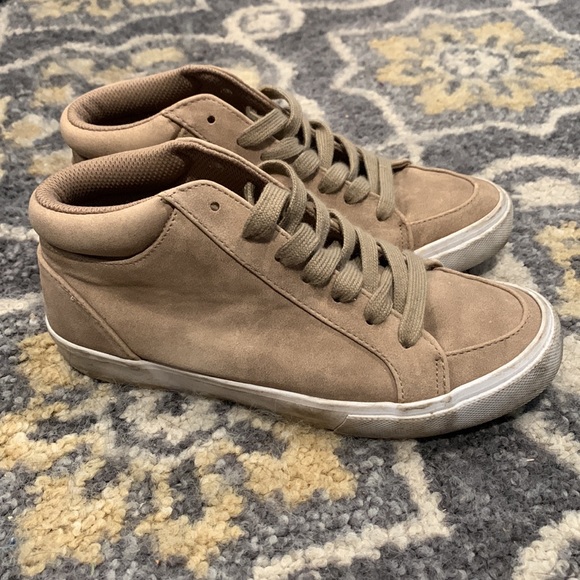 Suede sneaks NWOT - Picture 2 of 6